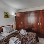 -2 Minute From The Beach.