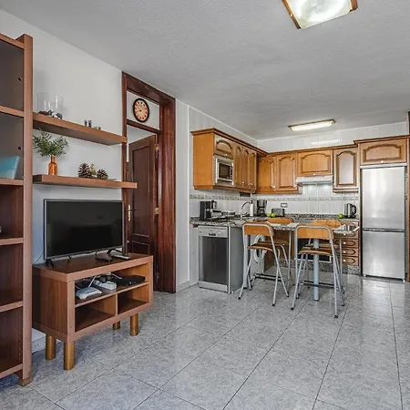 Apartment -2 Minute From The Beach.