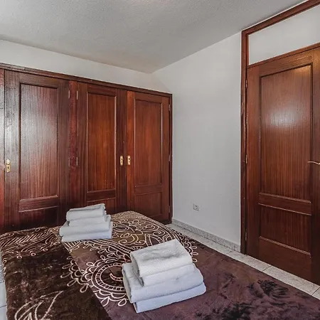 -2 Minute From The Beach. *