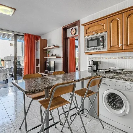 -2 Minute From The Beach.