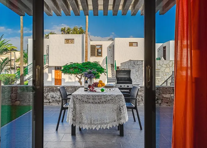 Апартаменты -2 Minute From The Beach. *