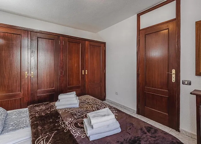 -2 Minute From The Beach. *