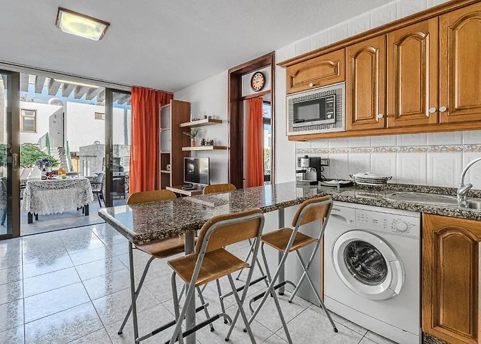 -2 Minute From The Beach.