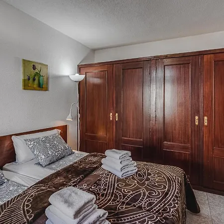 -2 Minute From The Beach.