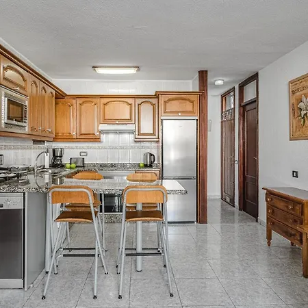 -2 Minute From The Beach.