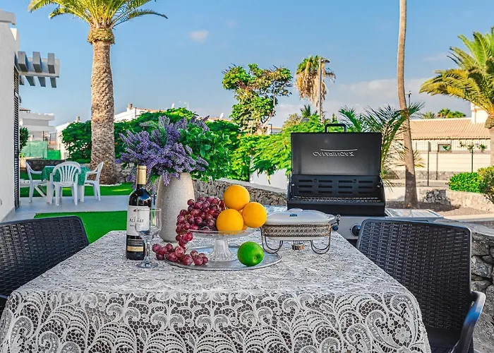 -2 Minute From The Beach. *