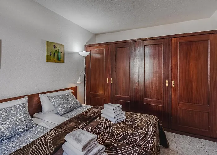 -2 Minute From The Beach.