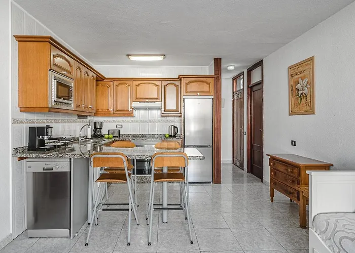 -2 Minute From The Beach.